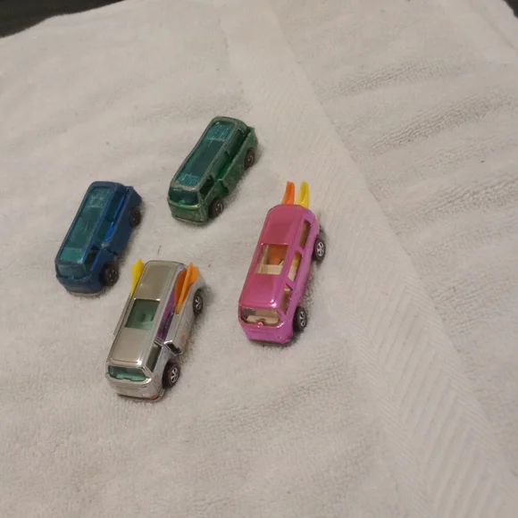 Vintage & Newer Hot Wheels Beach Bomb lot X 4!!!🔥🔥🔥🔥🔥 - Picture 9 of 13